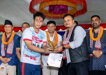 ब्राइट फ्युचर स्कुलद्वारा आयाेजित चाैथाे एसईई फुटसल कपको उपाधि हिम शिखर स्कुल,स्युचाटारले प्राप्त गरेकाे छ।